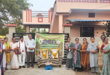 संयुक्त जयंतीनिमित्त पक्षी घागर व फळांचे वाटप; कन्नमवार वॉर्डात उपक्रम