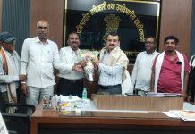 सावनेरचे नवनियुक्त उपविभागीय अधिकारी कल्याणकुमार दहाट यांचा सत्कार